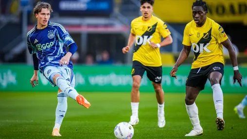 'Tegen PSV zitten scouts van Arsenal, Chelsea en FC Barcelona voor Godts op de tribune'