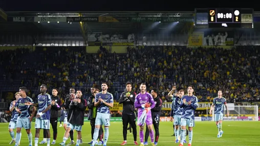 Rondom Ajax: Ajacied cijfert zich weg: 'Andere spelers denken: laat die gek maar lopen'