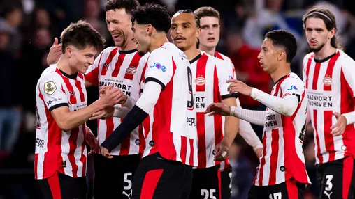 Pepi en Bajraktarevic helpen PSV langs PEC Zwolle, weinig spektakel bij Go Ahead Eagles - AZ