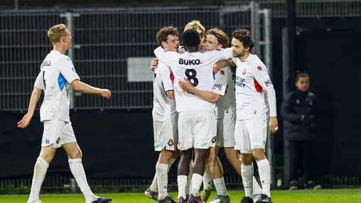 Telstar wint met klinkende cijfers van Sparta en zet belangrijke stap richting lijfsbehoud