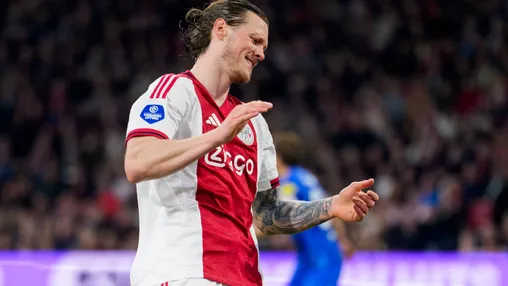 NB: 'Het lijkt alsof het de spelers van Ajax niet interesseert, er straalt niks vanaf'