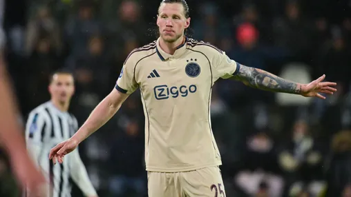 Ten Hag heeft geregeld contact met Weghorst: 'Zou hem graag bij FC Twente willen hebben'