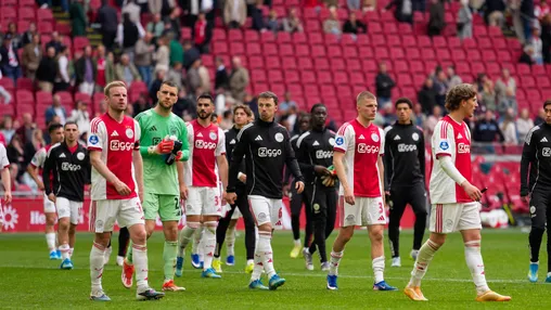 'Het is belachelijk dat een topclub als Ajax geen fitte selectie heeft'