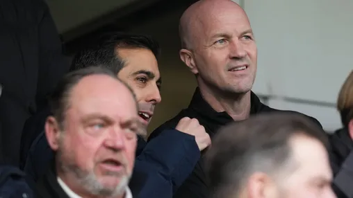 Ajax zoekt naar nieuwe trainer: 'Verwacht dat daar snel duidelijkheid over komt'