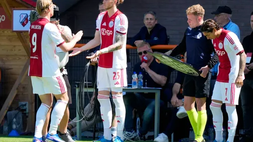 Kieft ziet Ajax liever werken met een vaste spits: 'Dat voelt niet lekker als je spits bent'