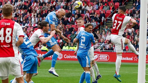 'Degene die bij Ajax de spelhervattingen doet, die moet wel een functie elders krijgen'