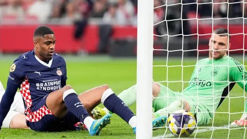 Paes bekritiseerd na Ajax - PSV: 'Raar dat zo'n man bij Ajax terechtkomt'