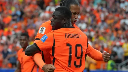 Voormalig Ajax-spits helpt Oranje aan succes: 'Het is met hem allemaal net iets makkelijker'