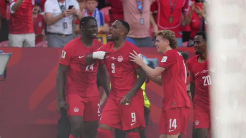 Invaller Larin redt gastland Canada en zorgt voor gelijkspel tegen Bosnie & Herzegovina