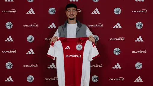 Ajax beloont jeugdige verdediger Isik met eerste profcontract tot zomer van 2029