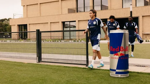 Ajax verwelkomt nieuwe partner: club gaat officieel partnership aan met Red Bull