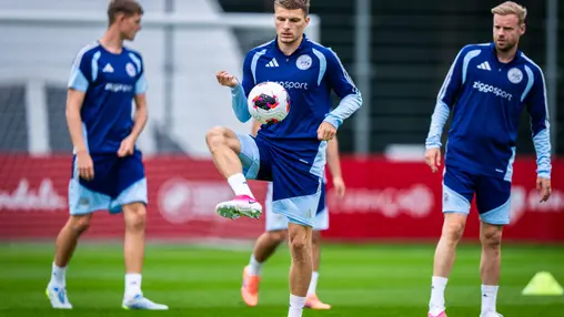 'Ajax lacht eerste bod van Eintracht Frankfurt op Gaaei weg en zet in op miljoenenbedrag'