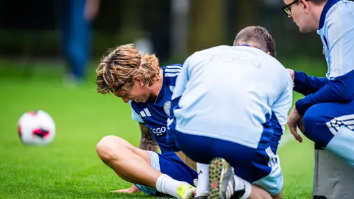 Carrizo valt geblesseerd uit tijdens training; Argentijn heeft last van zijn enkel