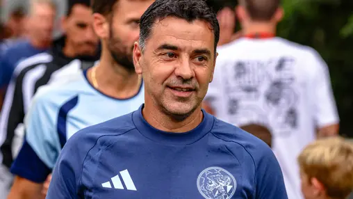 Preseason: Míchel heeft handen vol aan spelers die niet in zijn speelstijl passen en komt spitsen tekort