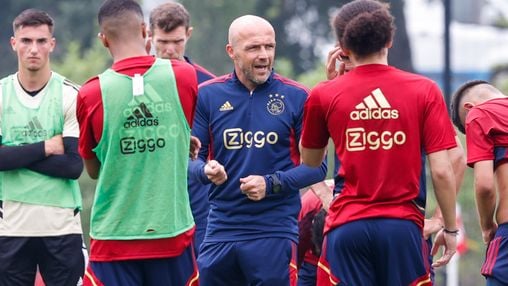 Schreuder wil verbinden bij Ajax: 'Als je warmte geeft, kun je ook veel eisen'