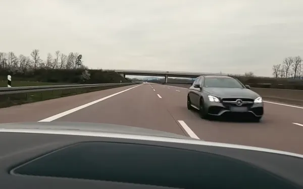 Een Mercedes die je voorbij scheurt op de Autobahn tegen 330 km/u kan best angstaanjagend zijn