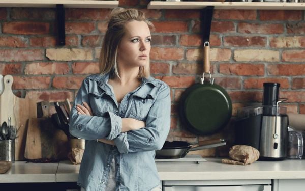 "Toen ik thuiskwam lag mijn lief op de keukentafel... Samen met zijn ex en haar beste vriendin!"