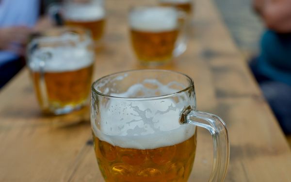 Wat is het beste tijdstip van de dag om een frisse pint bier te drinken? Het antwoord zal je verrassen!