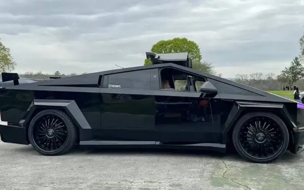 De gekste Tesla Cybertruck ter wereld vind je in Florida en lijkt bijna op een Ferrari