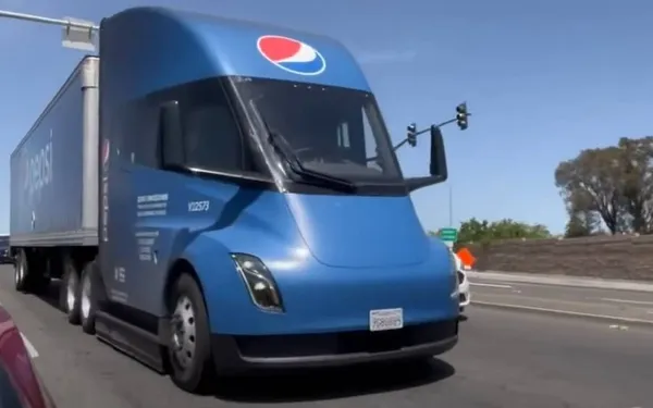 Pepsi's Tesla Semi-truck gespot: het ontwerp en het indrukwekkende rijbereik verbaast iedereen