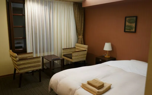 Expert legt uit hoe je verborgen camera's in hotels kunt vinden, nadat koppel er een ontdekt in rookmelder