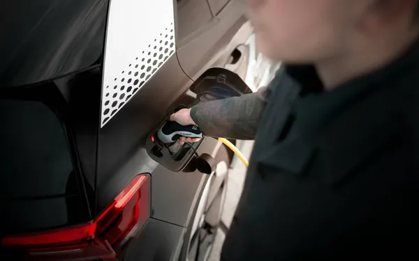 Goed nieuws voor Belgen die hun elektrische bedrijfswagen thuis opladen: "Zo wordt het aantrekkelijker"