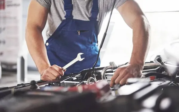 Garagist toont hoe een van zijn 'concullega's' een klant oplichtte: "Zo krijgen we allemaal een slechte naam!"