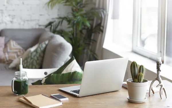 Een stijlvol thuisbureau met een klein budget: 6 handige tips