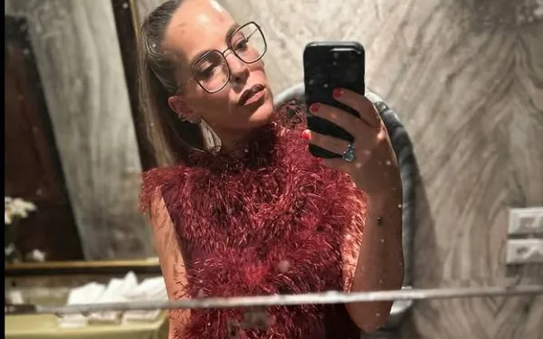 Eline De Munck trekt een leuk lingeriesetje aan en deelt groot nieuws met de wereld (foto's)