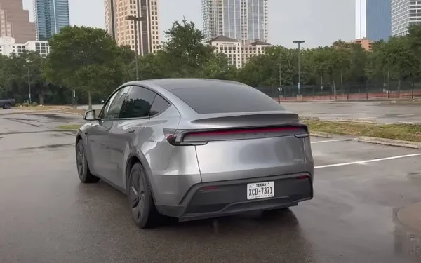 Video van de Robotaxi van Tesla wakkert angst aan dat 'mensen gaan sterven’, nu het aantal incidenten toeneemt