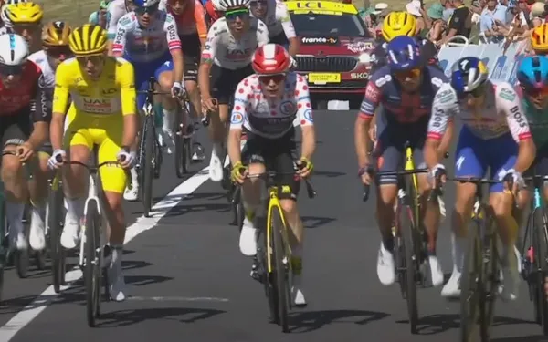 Tadej Pogacar heeft plots heel harde woorden voor Wout van Aert en co: "Ik snap er niks van!"