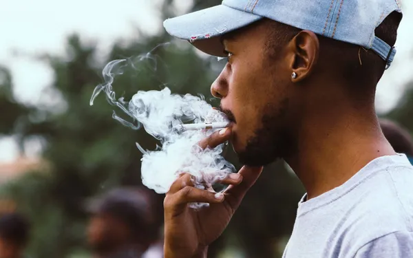 Op deze plek in Vlaanderen is roken en vapen voortaan volledig verboden: "We werken aan een rookvrije generatie!"