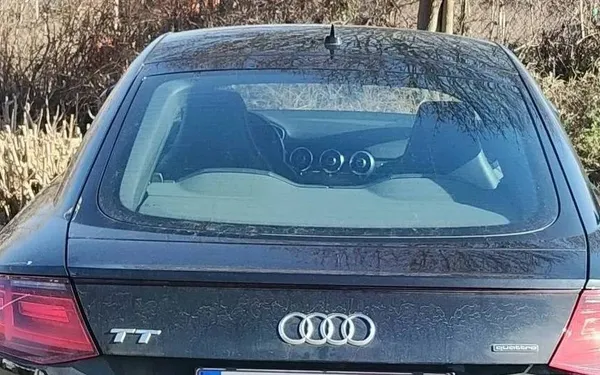 Vlaamse Audi-eigenaar verovert het internet met leuke nummerplaat: "Man of vrouw van weinig woorden!"