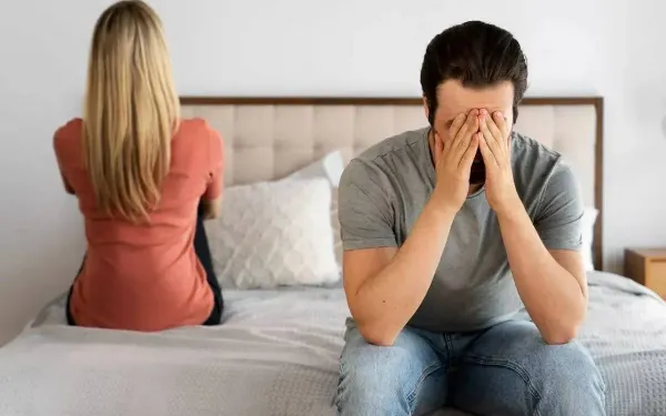 Joris (41) kijkt graag toe hoe zijn vriendin Mona (40) het met andere vrouwen doet: "Maar nu vraagt ze mij het onmogelijke!"