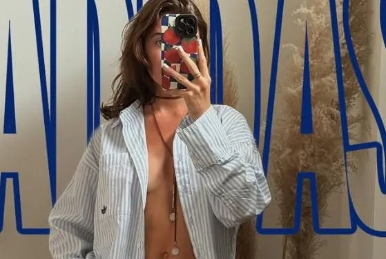 Is Jamie-Lee Six nu een échte babe of...? Met deze snikhete bikinifoto's probeert ze de nee-stemmers te overtuigen!
