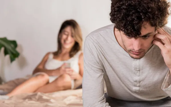 "Help! Mijn vriendin is plots beste maatjes met mijn geschifte ex, en nu willen ze een triootje..."