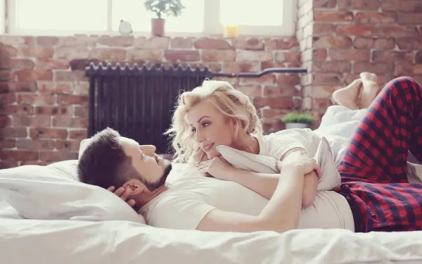 Vraag van de dag: mag je als koppel 'doktertje' spelen als de kids thuis zijn? Het internet is verdeeld...