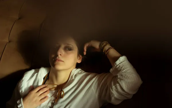 Liz (30) beleeft nachtmerrie tijdens eerste kennismaking met schoonfamilie: "Ik herkende mijn schoonvader meteen... van die ene nacht..."