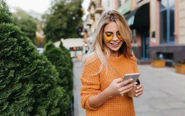 Tien vrouwen delen hun hilarische reactie op een ongewenste 'pretstokfoto' die ze ontvingen van een (onbekende) man