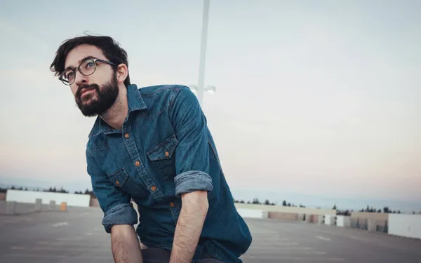 Brecht (45) wilde zijn vrouw niet verliezen en stemde in met een open huwelijk: "Het liep echter al heel snel helemaal uit de hand!"