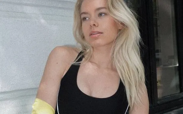 Anna, de bloedhete vriendin van Thibau Nys, kraakt Instagram met kiekjes in haar 'spannend' fitnesspakje