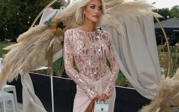 Amy uit 'The Real Housewives' poseert in bikini en het internet gaat helemaal plat: "Pure klasse!"