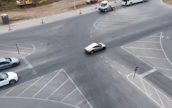 Dronebeelden uit Tesla’s fabriek in Texas wakkeren de hype aan rond nieuw model (en één detail valt écht op)