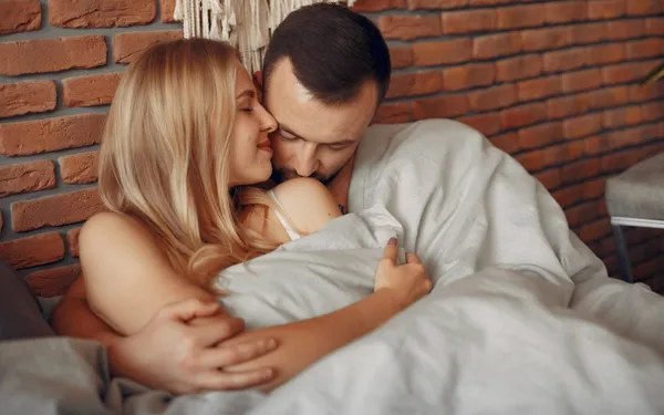 Dit willen vrouwen écht dat je met hen doet in de slaapkamer (of ergens anders): "Laat die vingers maar gaan..."