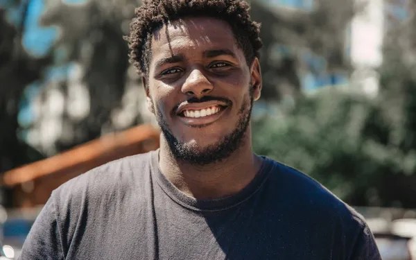 Wat betekent een ‘hung smile’? Volgens het internet zou dit de lengte van je 'pretstok' kunnen bepalen