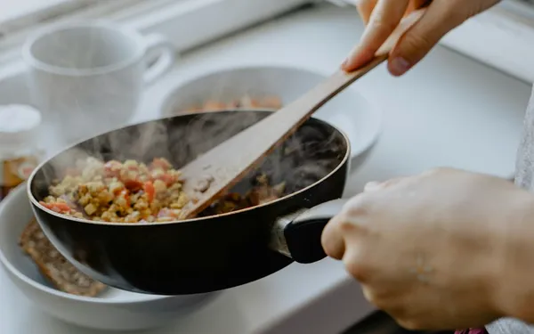 Hoe schadelijk is PFAS nu echt in een pan?