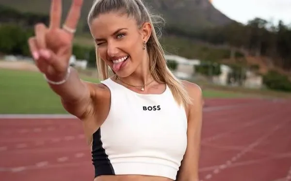 'Knapste atlete ter wereld' Alica Schmidt doet een 'bommetje' in bikini, en dat vinden de mensen fascinerend