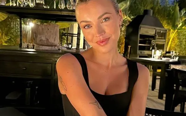 Limburgse dj-babe Lotte Feyen die in bikini een siësta houdt, da's een uitzicht om in te kaderen! (foto's)