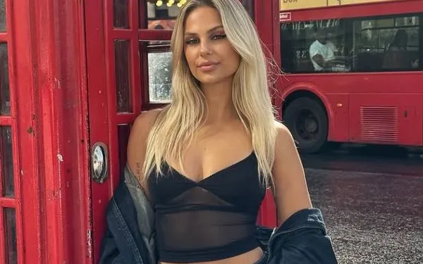 Helene toont in een ‘spannend’ fitnesspakje waarom ze door velen de 'knapste dj van Vlaanderen' wordt genoemd (foto's)