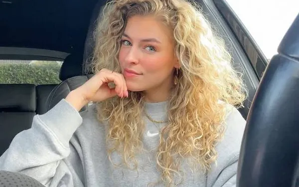 Julia van K3 heeft plots goesting om haar string te delen met Hanne en Marthe, hoewel er één voorwaarde is